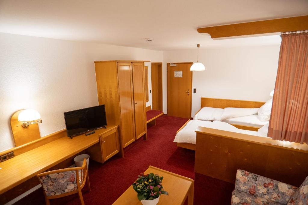Postel nebo postele na pokoji v ubytování Hotel Liederbacher Hof