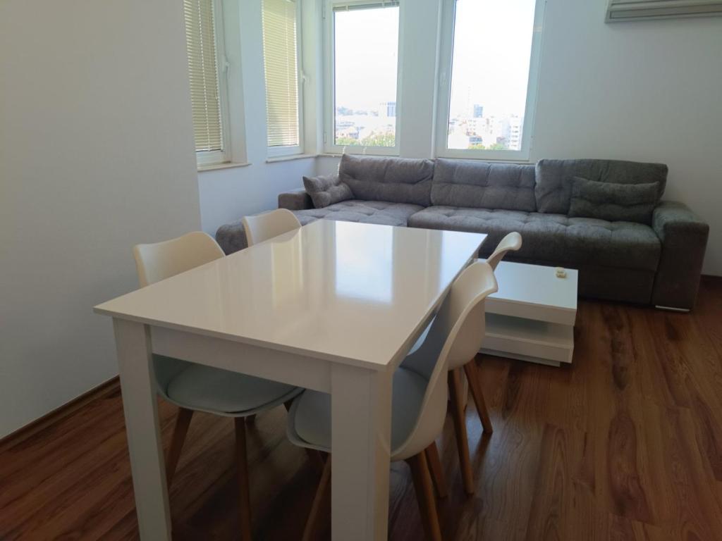 Two-bedroom Apartment Lauta 28