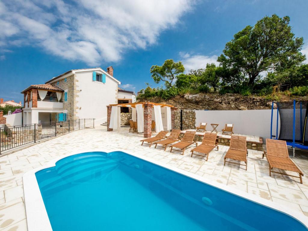 Bazén v ubytování Holiday Home Copun by Interhome nebo v jeho okolí