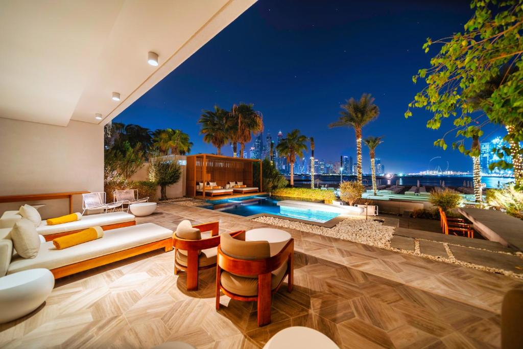 فيلا 4 BED SKY WITH POOL