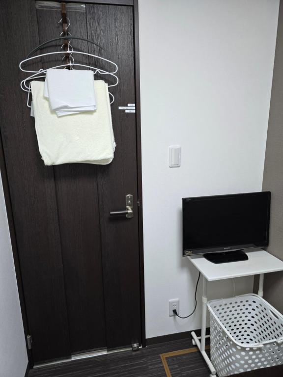 TV a/nebo společenská místnost v ubytování NINN102 - Osaka Itami Airport Guest House 大阪国際空港 伊丹空港 ITM ゲストハウス ニン