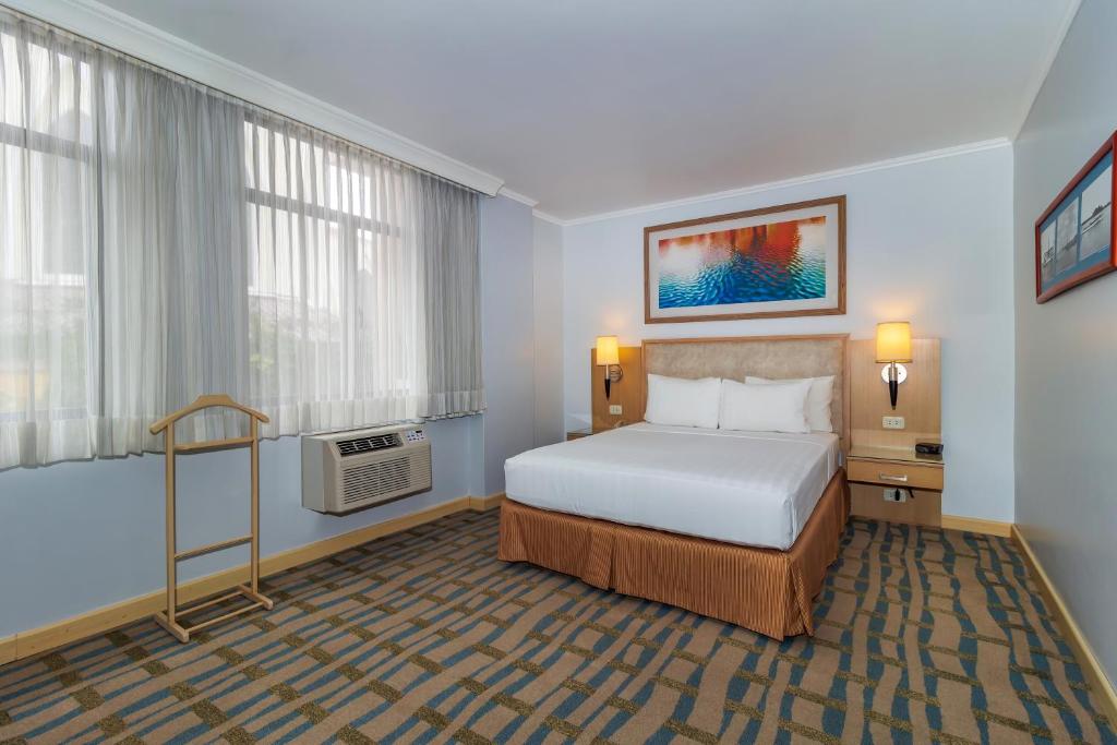 Grand Hotel Guayaquil, an Ascend Collection Hotel - Standart Queen Oda - Sigara İçilmez