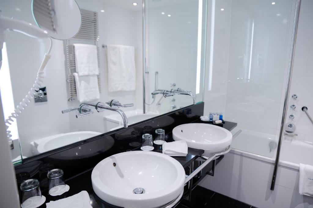 Ambassade Hotel - Habitación Triple