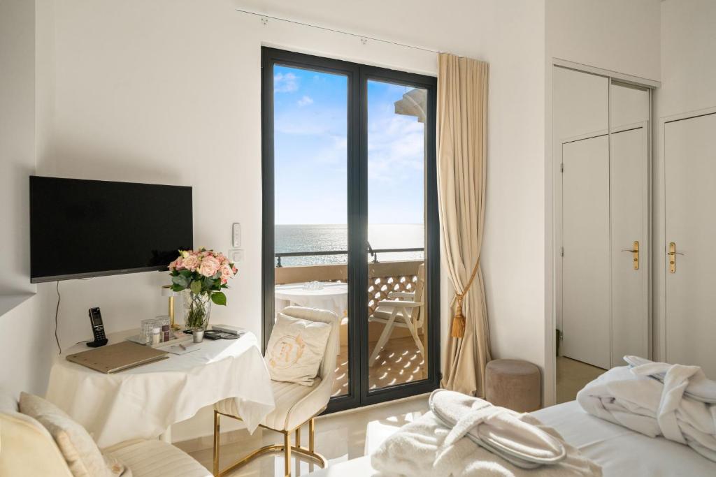 Hôtel Le Roquebrune - Deluxe Double Room With Sea View