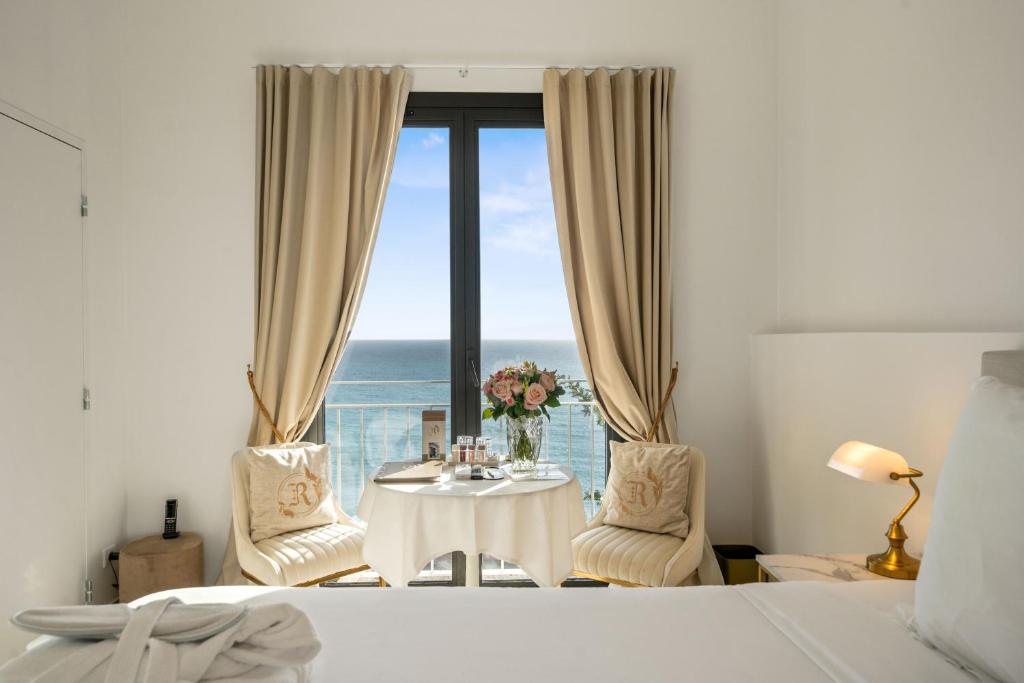 Hôtel Le Roquebrune - Deluxe Double Room With Sea View