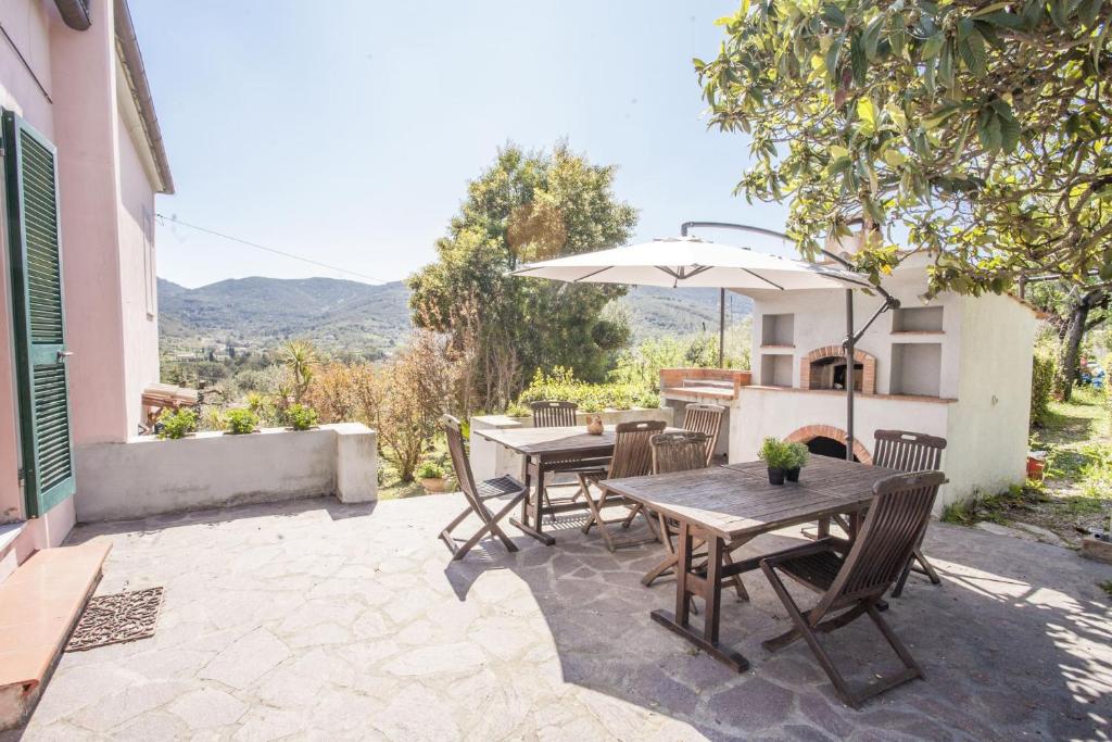 a patio with a table and chairs and an umbrella at Villino Rita in Portoferraio