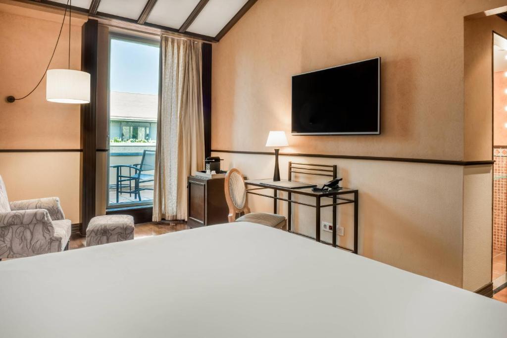 TV a/nebo společenská místnost v ubytování AC Hotel Ciudad de Tudela by Marriott