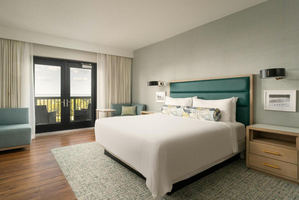 Ein Bett oder Betten in einem Zimmer der Unterkunft Hotel Effie Sandestin Resort, Autograph Collection