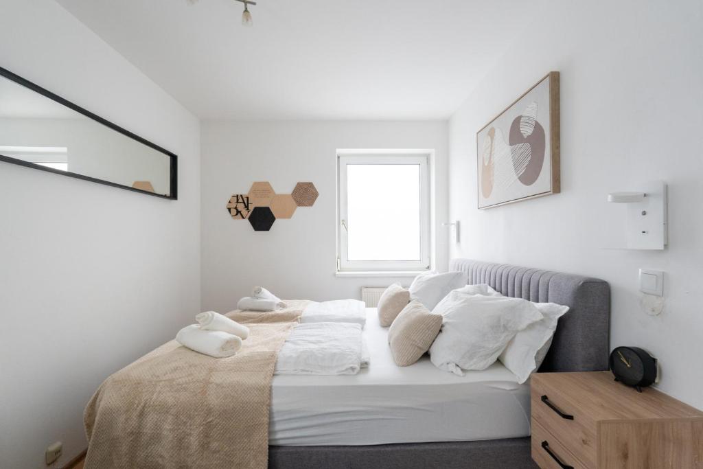 Ένα ή περισσότερα κρεβάτια σε δωμάτιο στο COY Apartments Steyr - Your Home for Work & Relaxation