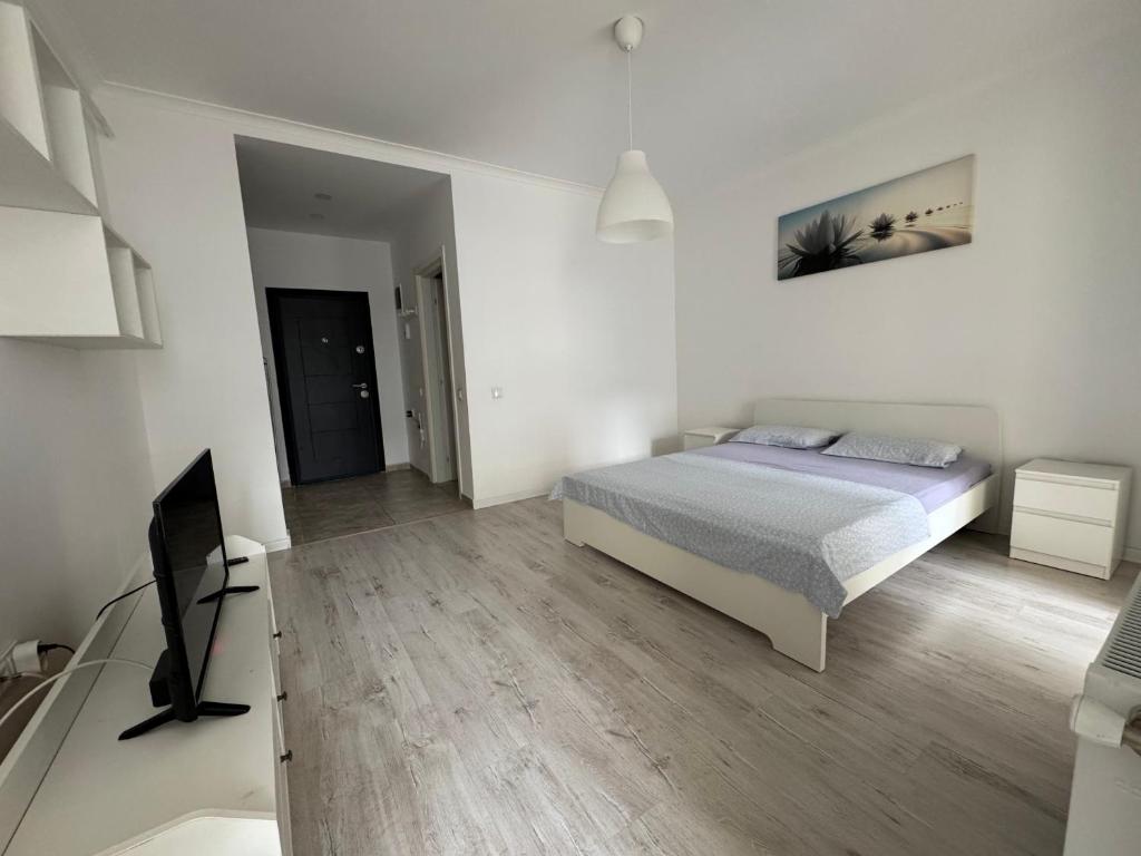 Giường trong phòng chung tại Relax Studio Militari Residence Sector 6