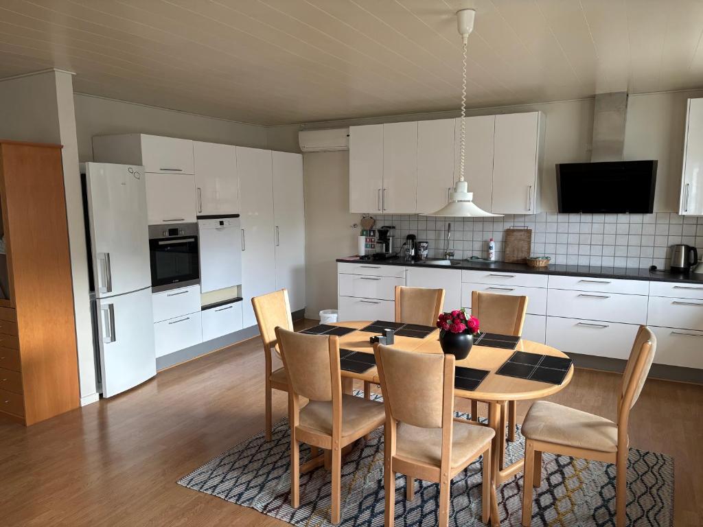 Kuchyň nebo kuchyňský kout v ubytování Stay in Brøns