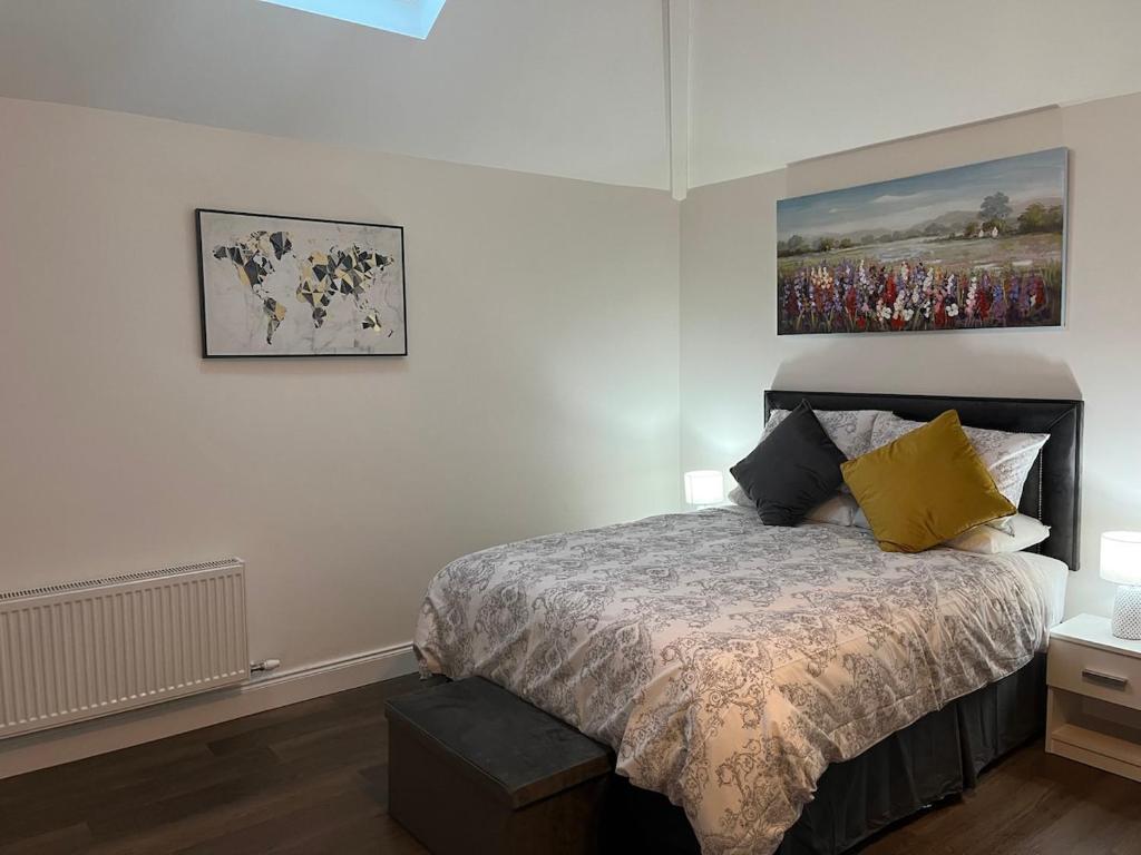 Ένα ή περισσότερα κρεβάτια σε δωμάτιο στο Beautiful Studio apartment in Beaufort Village on Local Link Bus Route