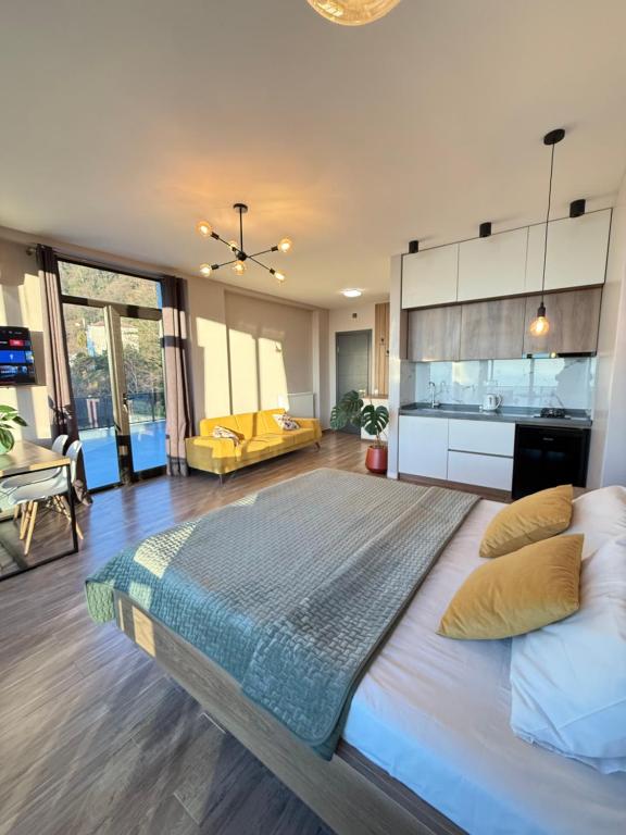 Postel nebo postele na pokoji v ubytování Villa Deluxe Kvariati