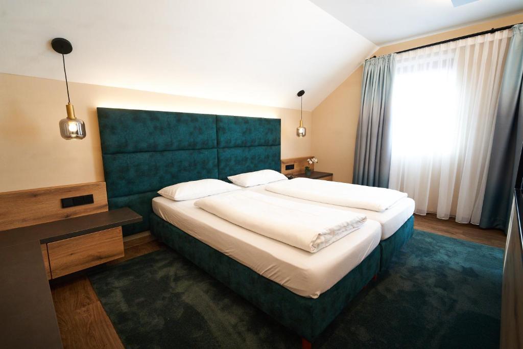 Postel nebo postele na pokoji v ubytování Hotel Restaurant Erber