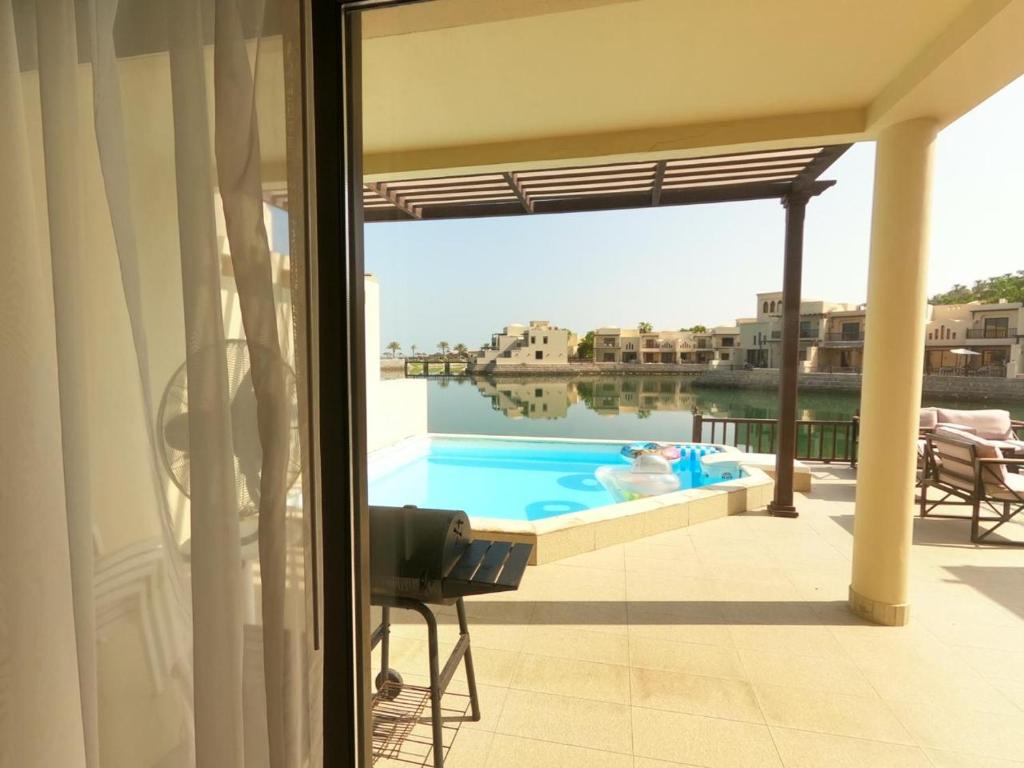 Bassein majutusasutuses Luxury villa with private pool and ocean või selle lähedal