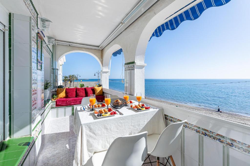 797 HOLIDAY RENTALS - Acogedor piso para 5 frente al mar