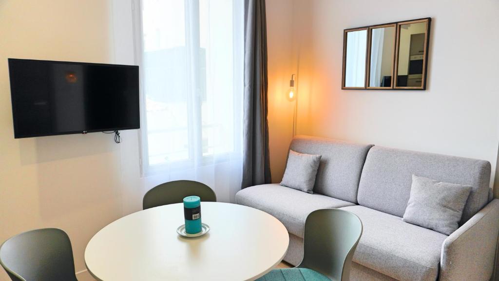 Televízia a/alebo spoločenská miestnosť v ubytovaní Proche Carlton & Croisette, Appartement 101 - Palmazur Vacances
