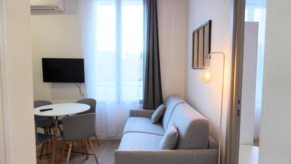 Televízia a/alebo spoločenská miestnosť v ubytovaní Proche Carlton & Croisette, Appartement 101 - Palmazur Vacances