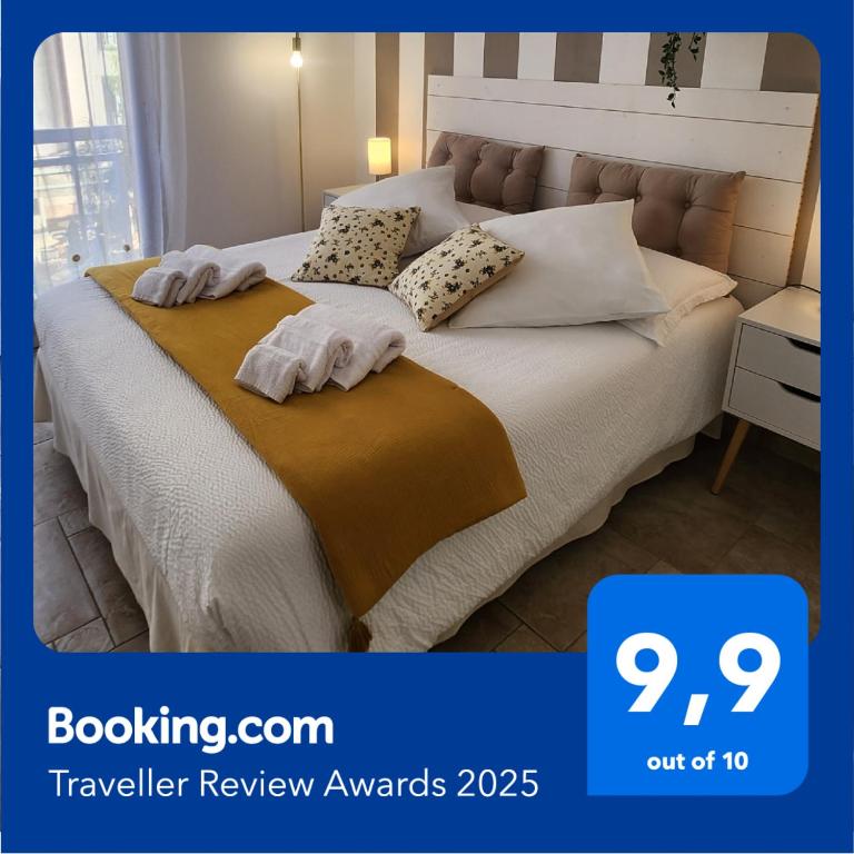 Hotel Cannes Paradis, a bedroom with a bed with two towels on it at Cannes Paradis in Cannes