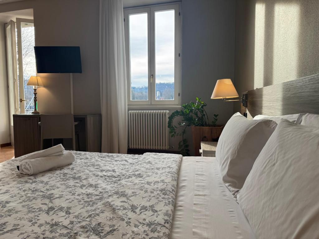 A bed or beds in a room at Casa al Lago