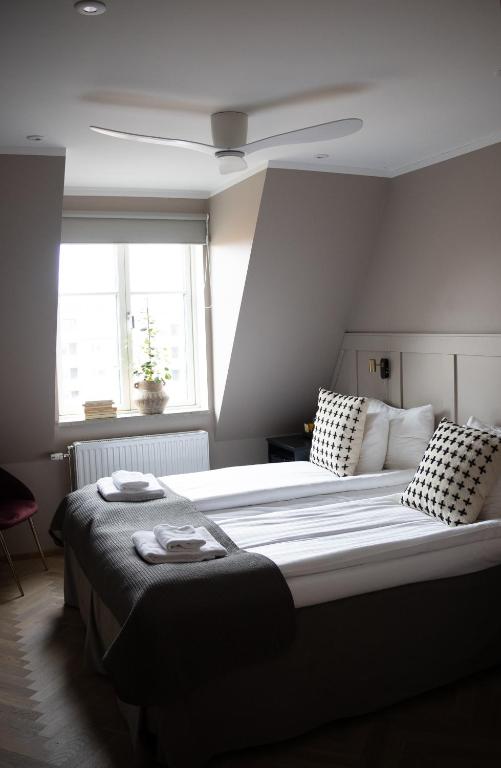 Postel nebo postele na pokoji v ubytování Hotell Esplanad