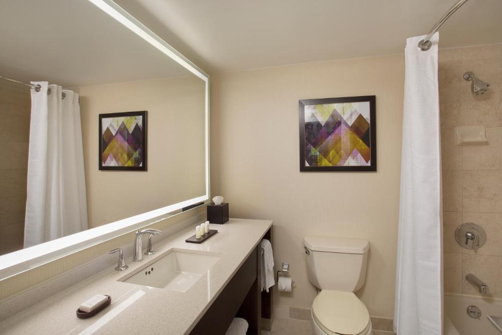 Embassy Suites by Hilton Washington D.C. Georgetown - Two-Room Corner King Suite