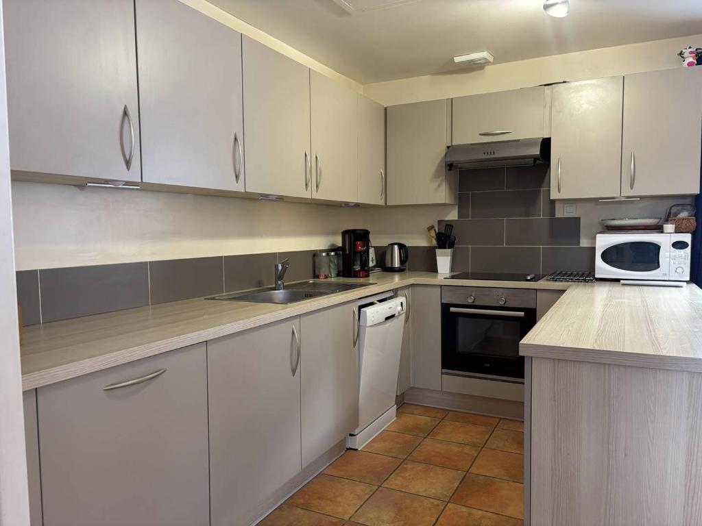 Fotografia z galérie ubytovania Maison spacieuse et fonctionnelle - 5 chambres, terrasse, parking privé - FR-1-548-27 v destinácii Villard-de-Lans