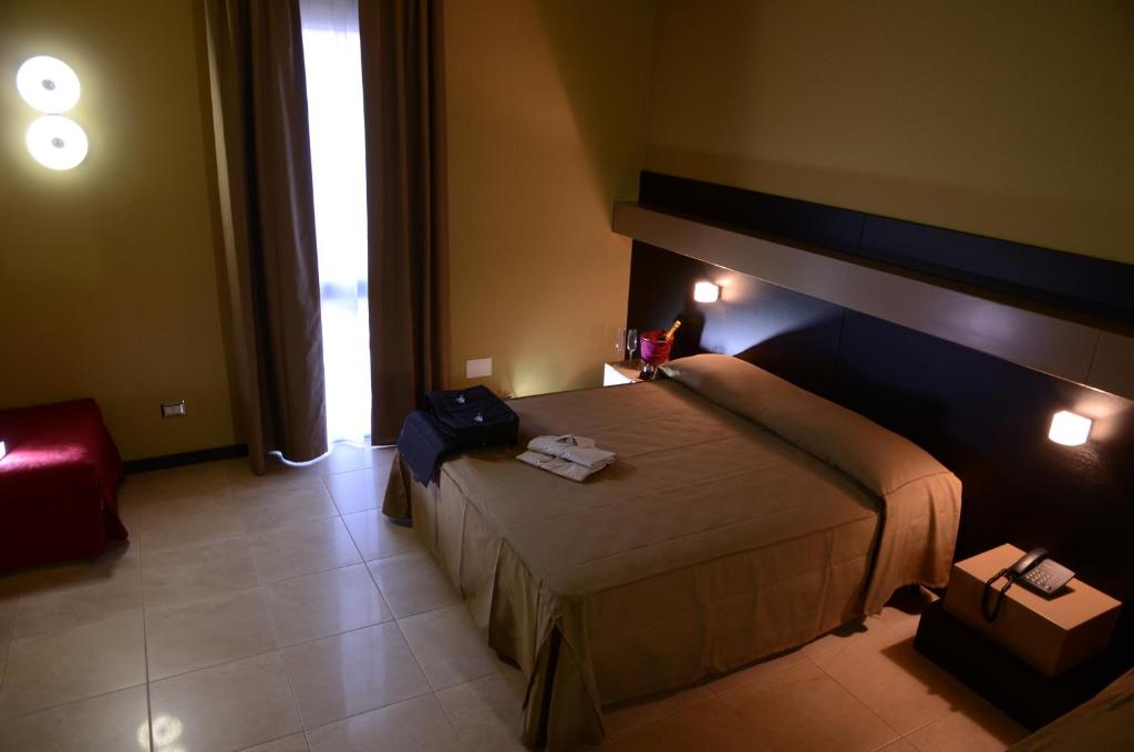 Postel nebo postele na pokoji v ubytování Melqart Hotel