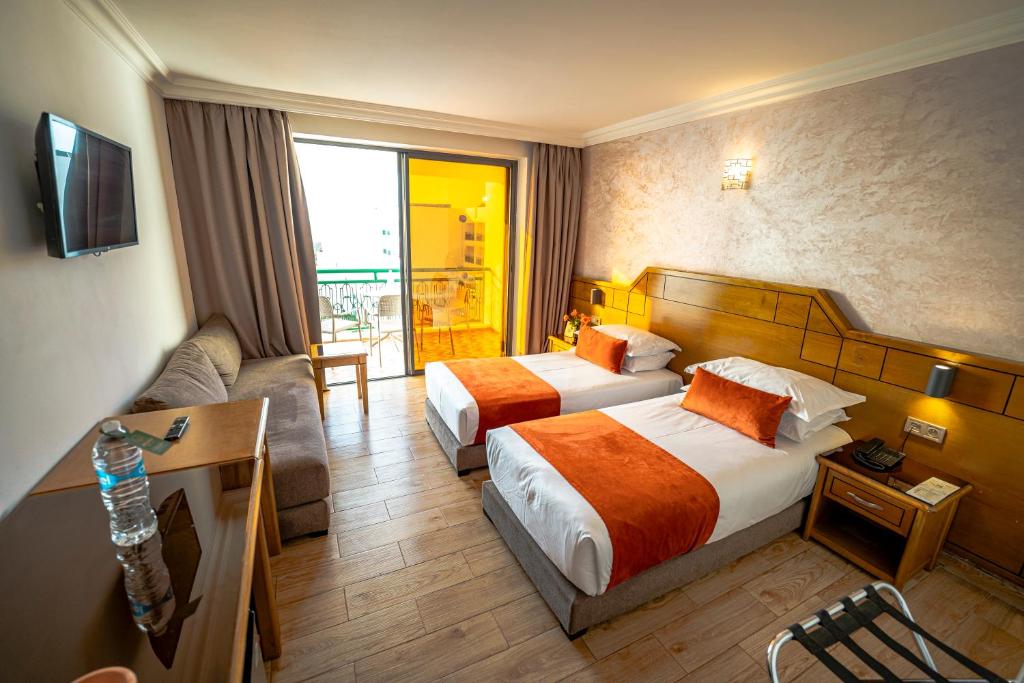 Rúm í herbergi á Hotel Argana Agadir