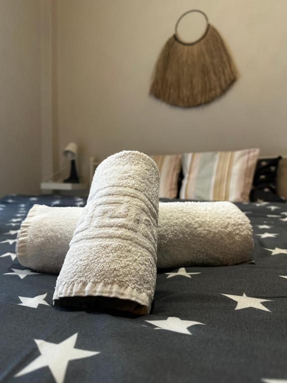 Cherry - HappyHostGr - Downtown Apartment - 4