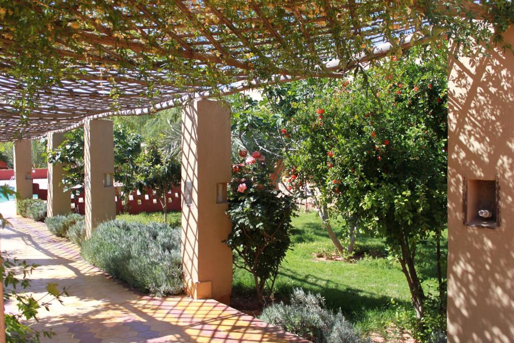Zahrada ubytování Auberge Tinit