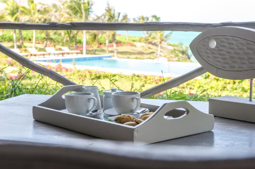 Příslušenství pro přípravu čaje a kávy v ubytování Zawadi Hotel, Zanzibar