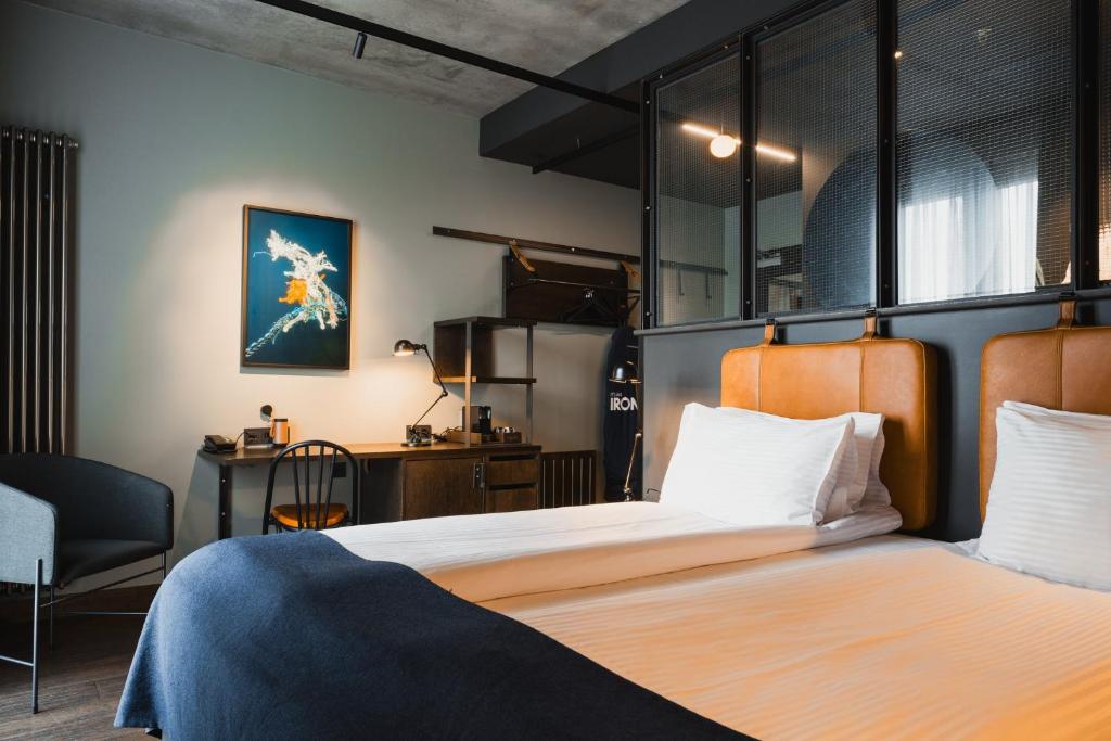 Postel nebo postele na pokoji v ubytování Exeter Hotel