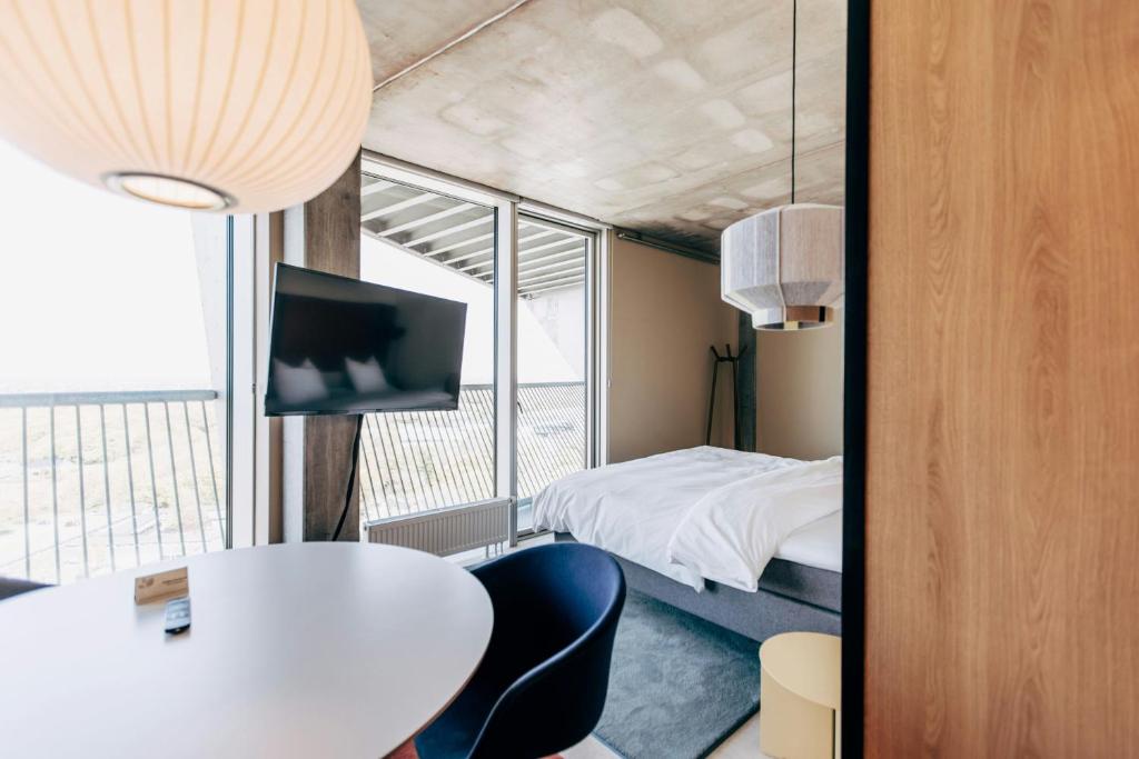 Postel nebo postele na pokoji v ubytování A Place To Hotel Esbjerg