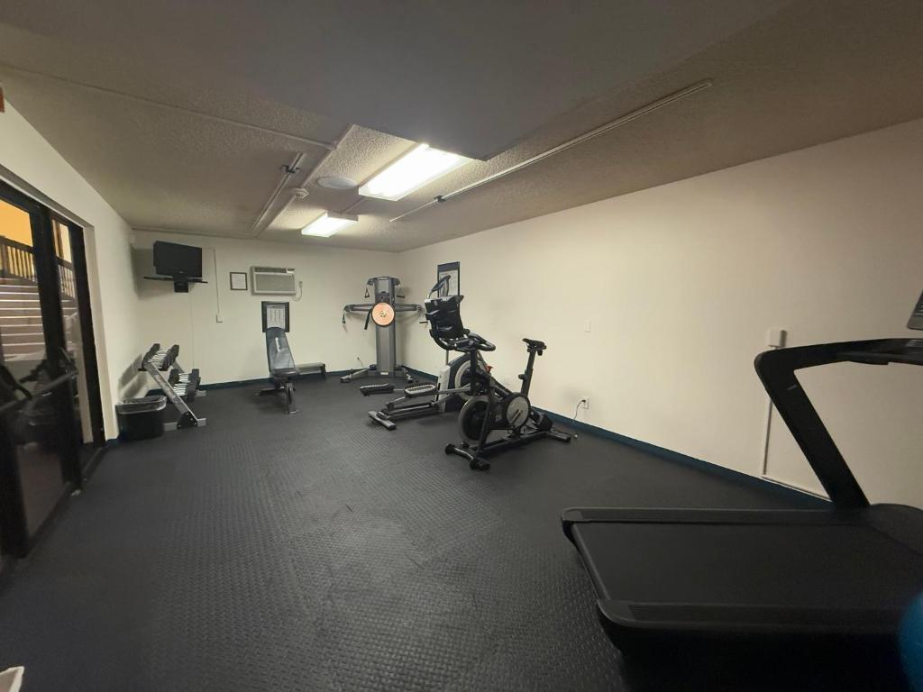 Fitness centrum a/nebo fitness zařízení v ubytování Red Roof Inn Ridgecrest