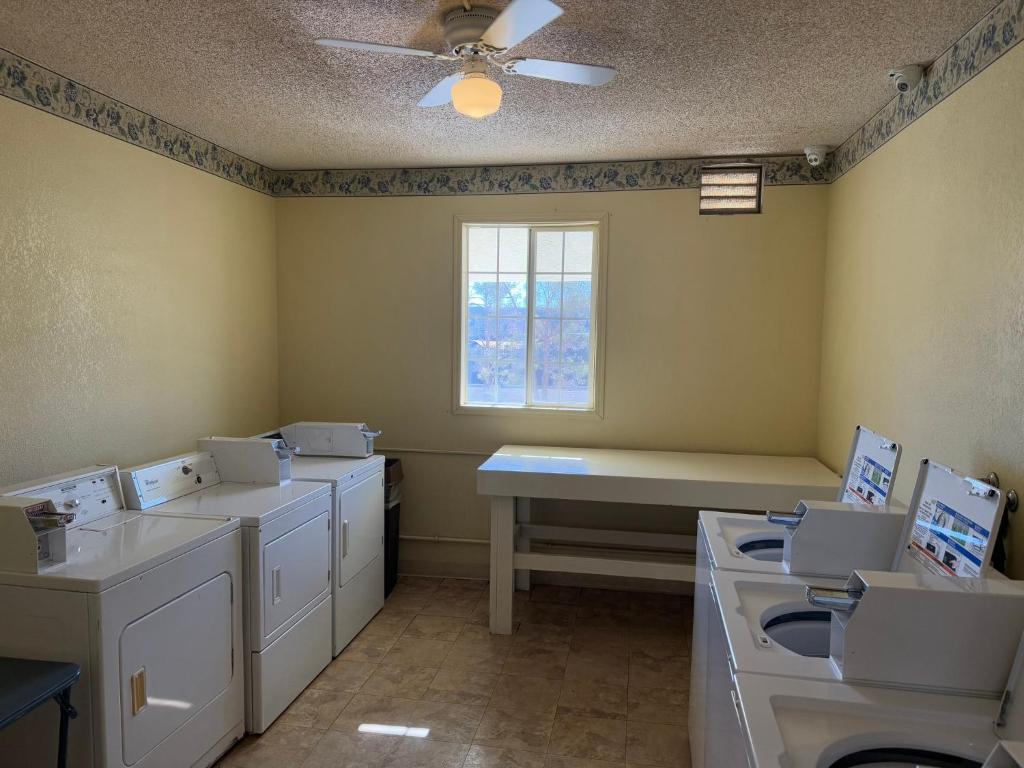Fotografie z fotogalerie ubytování Red Roof Inn Ridgecrest v destinaci Ridgecrest