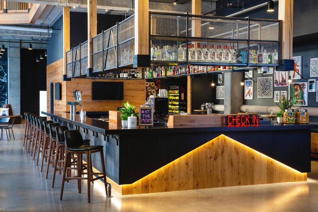 Moxy Minneapolis Downtown photo