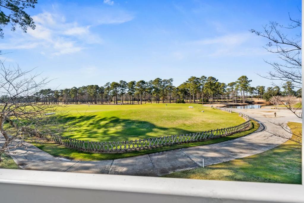 Ein Garten an der Unterkunft World Tour Golf Resort 206