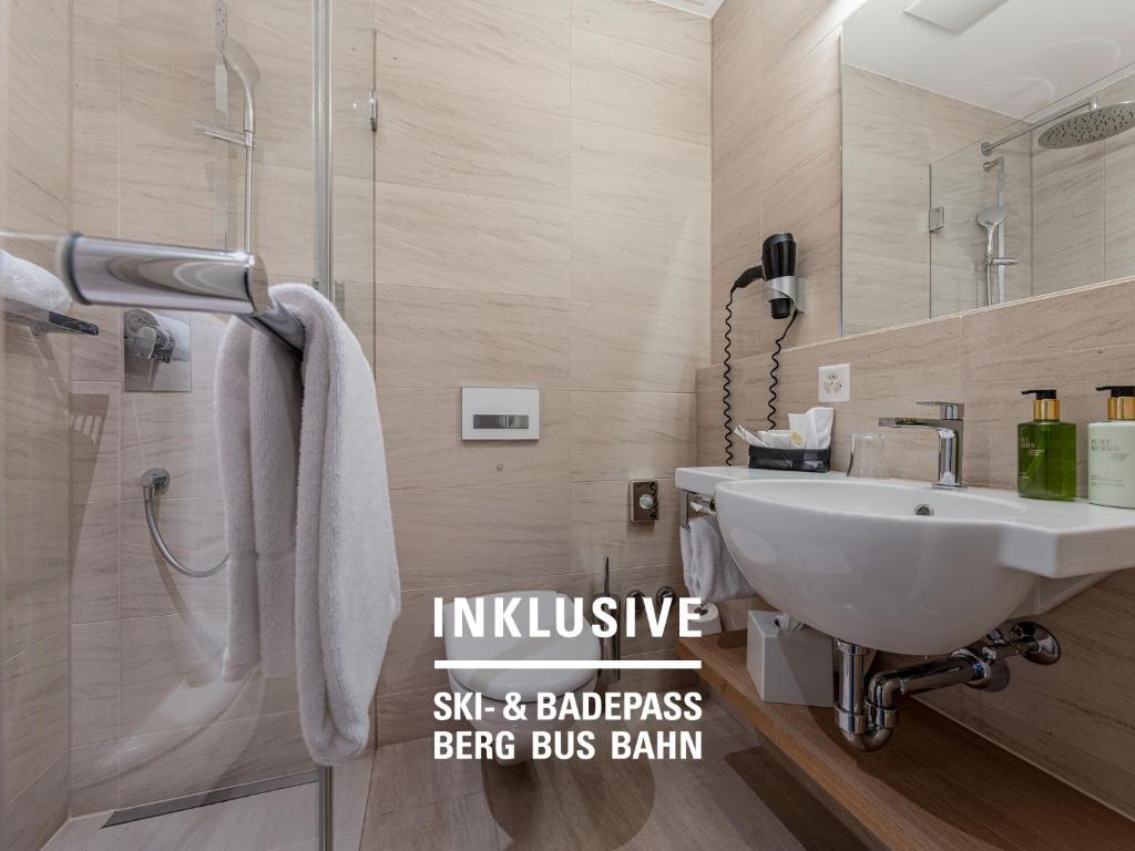 Koupelna v ubytování Hotel Belvedere Scuol