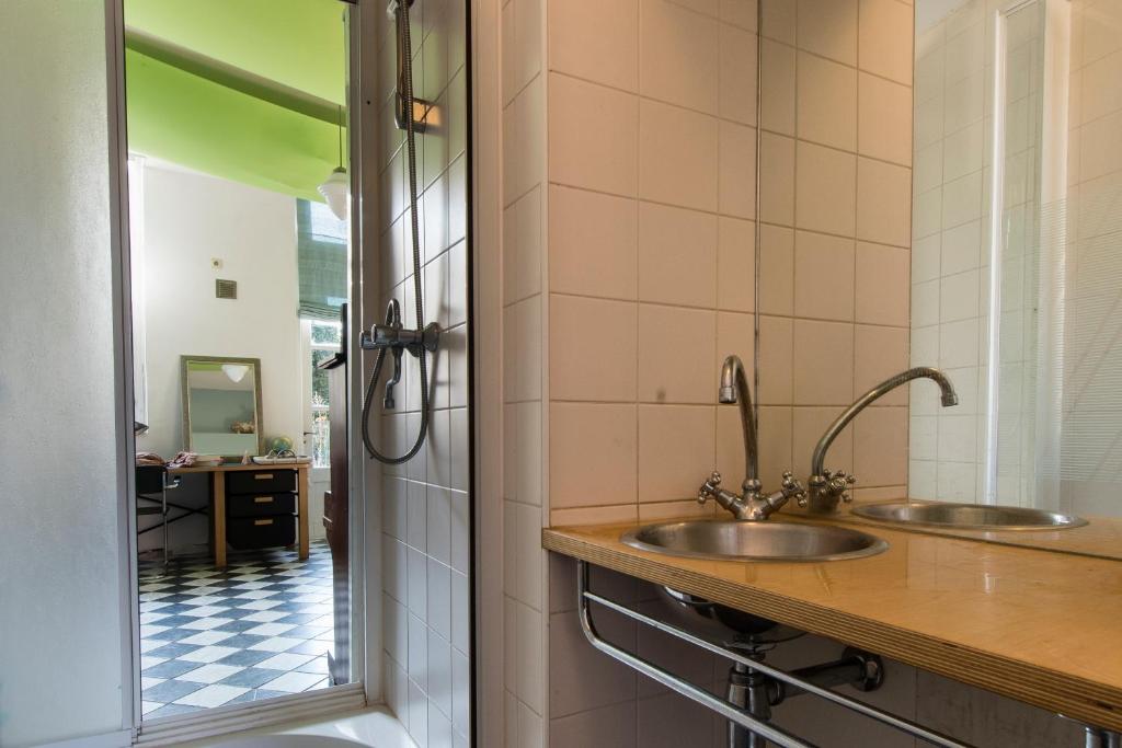 Vintage Rooms Lange Haven - Single Room With Canal View