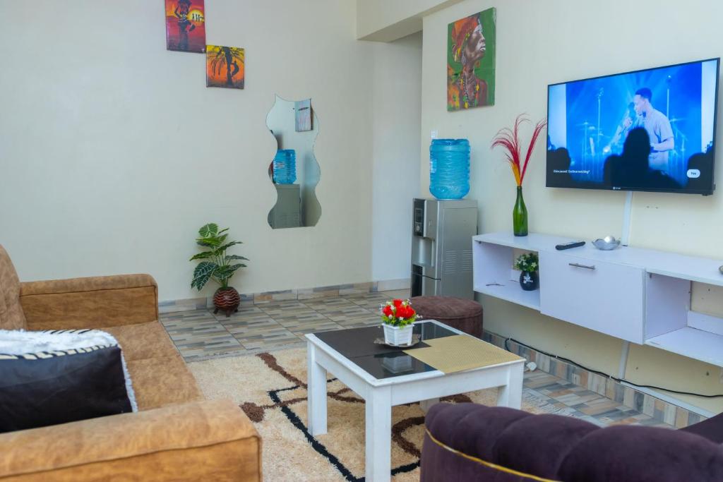 TV a/nebo společenská místnost v ubytování Bamburi BnB