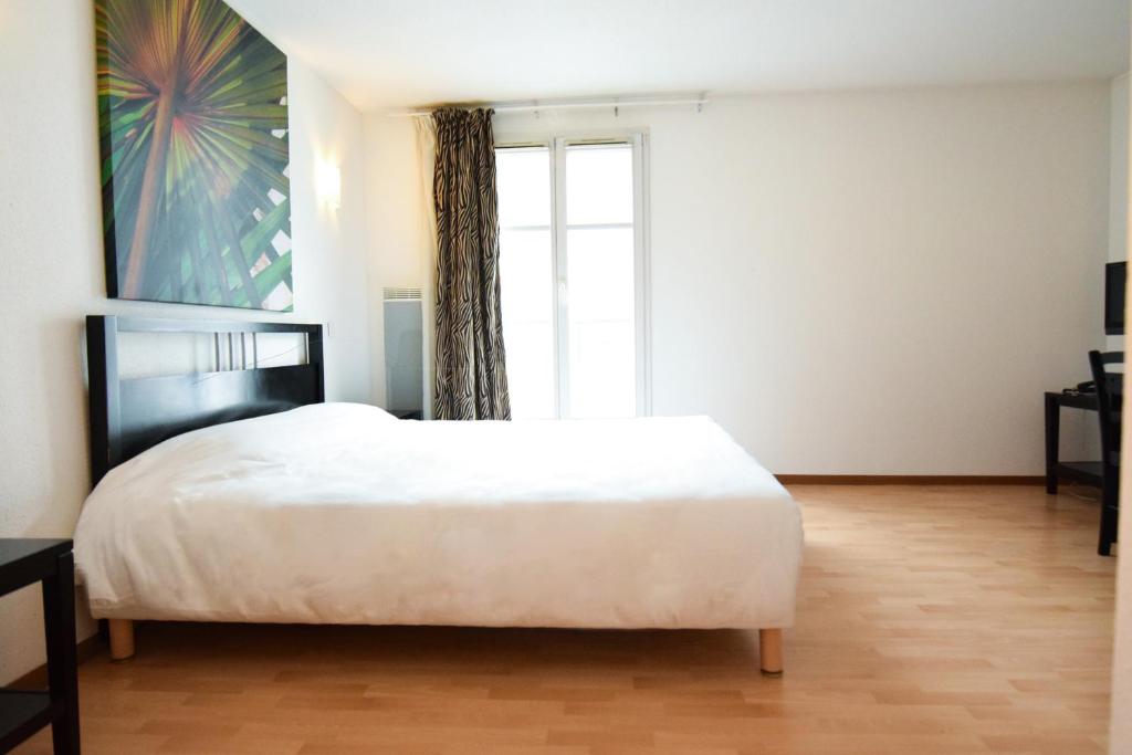 Postel nebo postele na pokoji v ubytování Residhotel Mulhouse Centre
