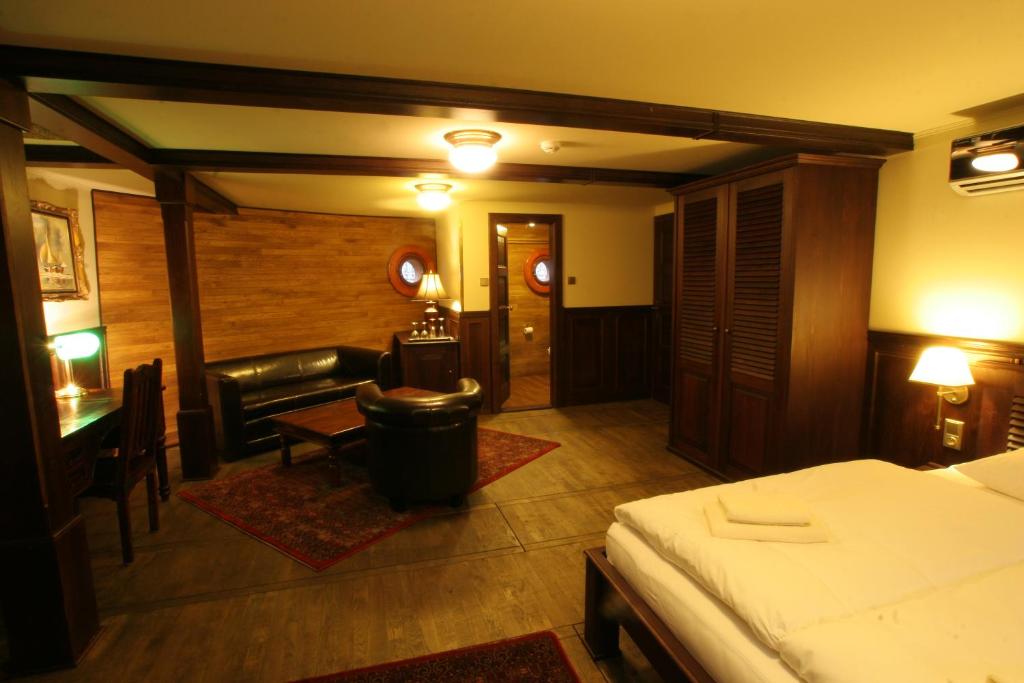 Boat Hotel Matylda - 13