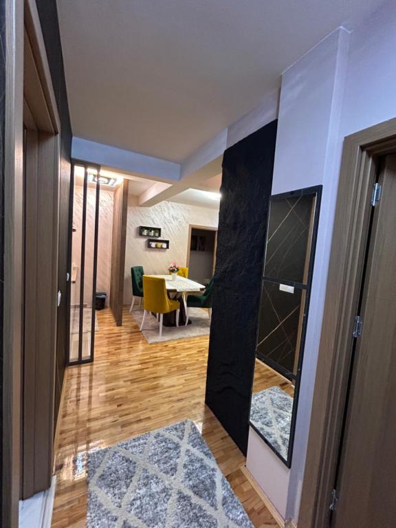 Postel nebo postele na pokoji v ubytování KARENJINA Apartmani