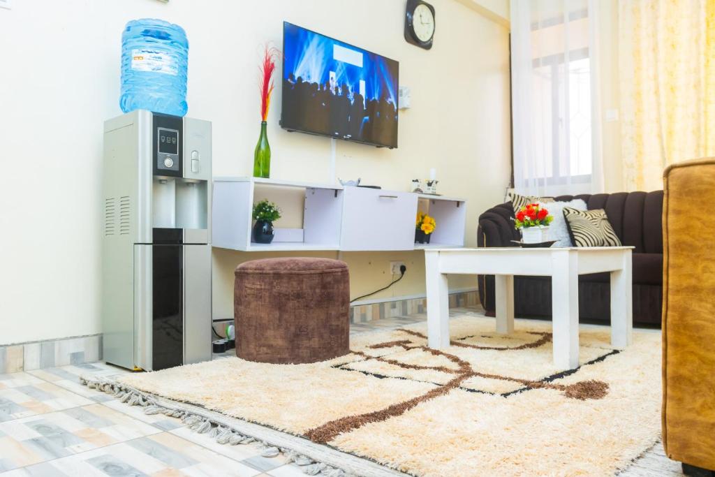 TV a/nebo společenská místnost v ubytování Bamburi BnB