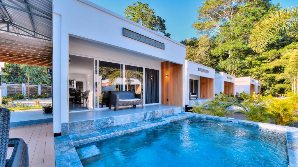Bazén v ubytování Villas Ríos del Caribe nebo v jeho okolí