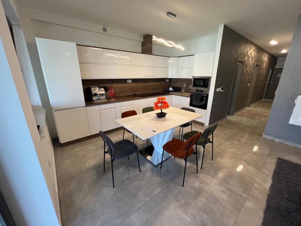 Kuchyň nebo kuchyňský kout v ubytování VRG 1 Exkluzív Apartman
