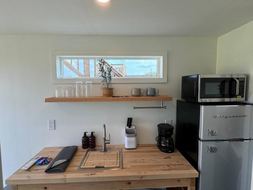 Köök või kööginurk majutusasutuses Container Cabin on the Colorado