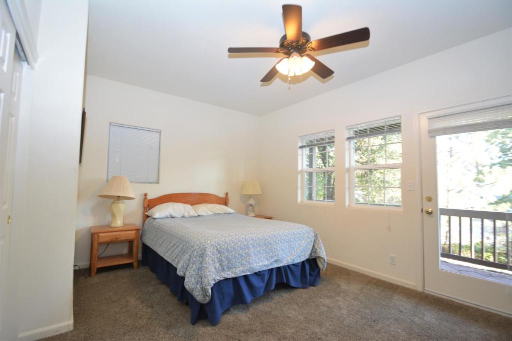 a bedroom with a bed and a ceiling fan at Feinstein- Lake Areafree Night Special in Bass Lake