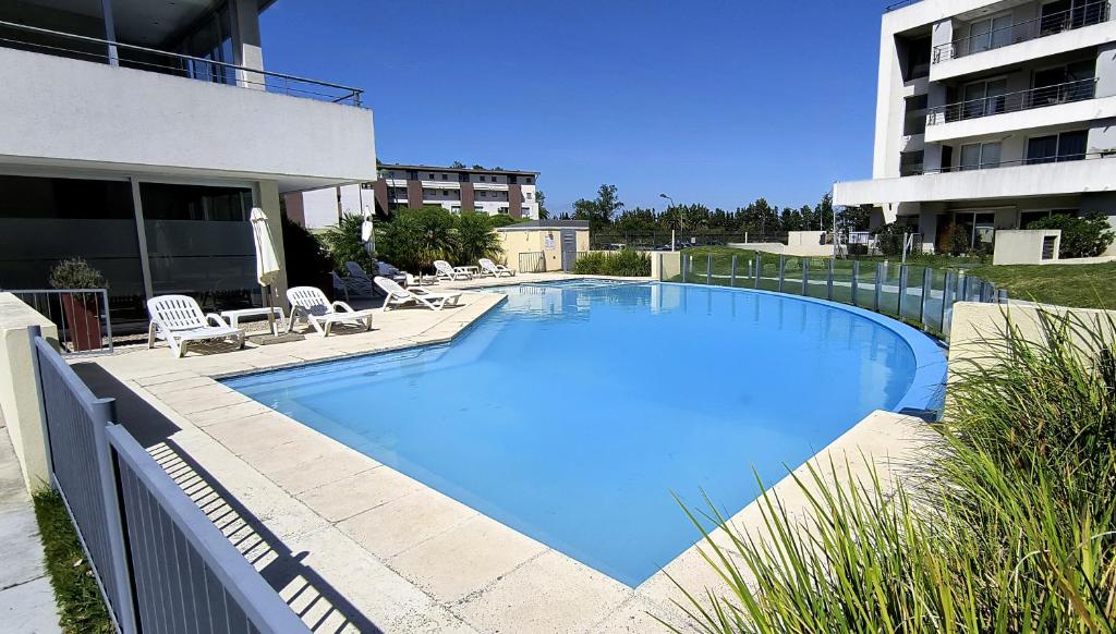 NORDELTA- Departamento con Terraza Privada, Cochera Cubierta, Gym y Piscina